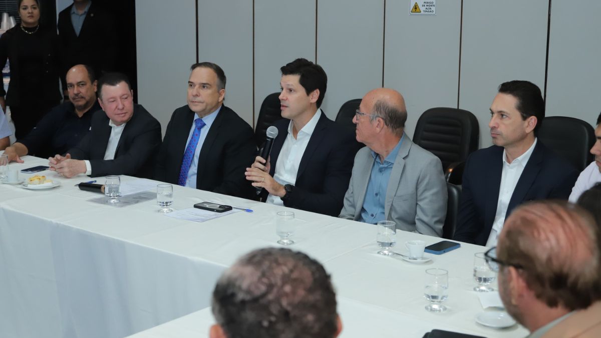 Encontro foi marcado por discussão sobre retomada das obras