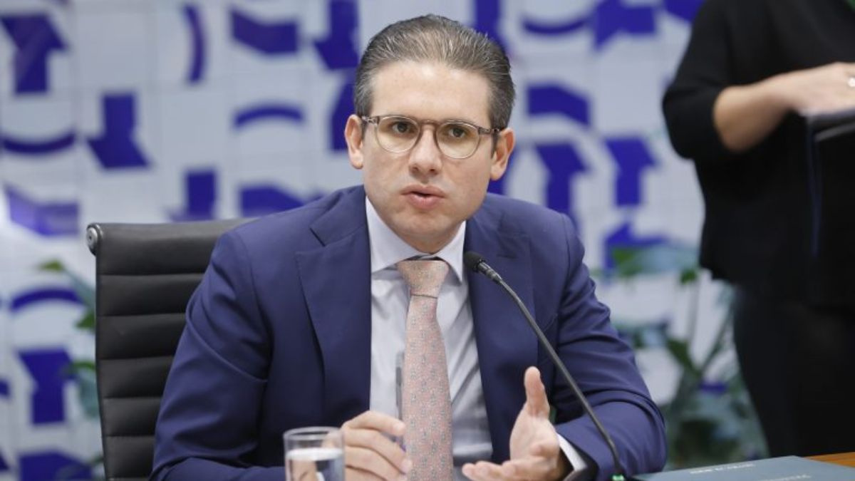 “Quem alimenta o 'nós contra eles' acaba governando contra todos", disse Hugo Motta