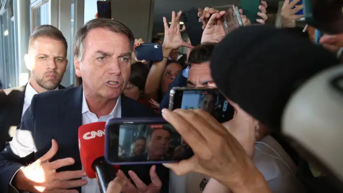 “A suspeita [de fuga] é um exagero”, argumenta Bolsonaro