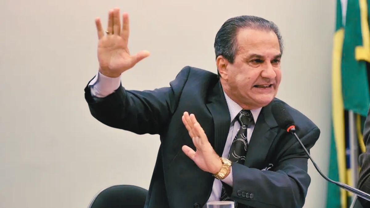 Silas Malafaia foi impedido de deixar o país.