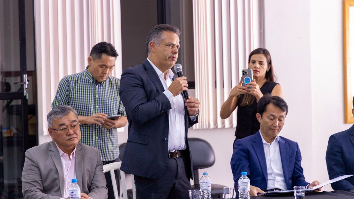 Parlamentar discursa durante encontro com embaixador do Japão no Brasil e outras autoridades