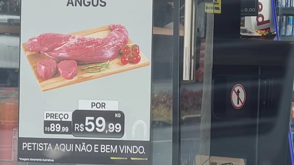"Petista aqui não é bem-vindo", diz cartaz de promoção do local