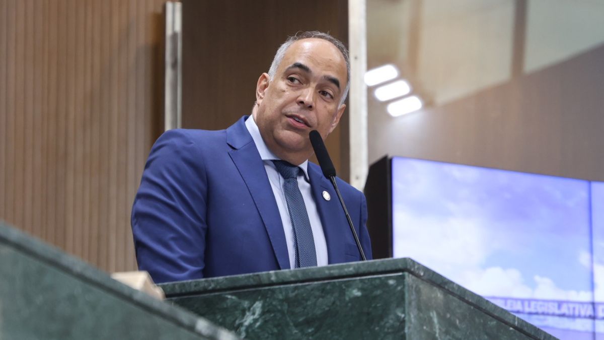 Deputado empossado, Luiz Sampaio
