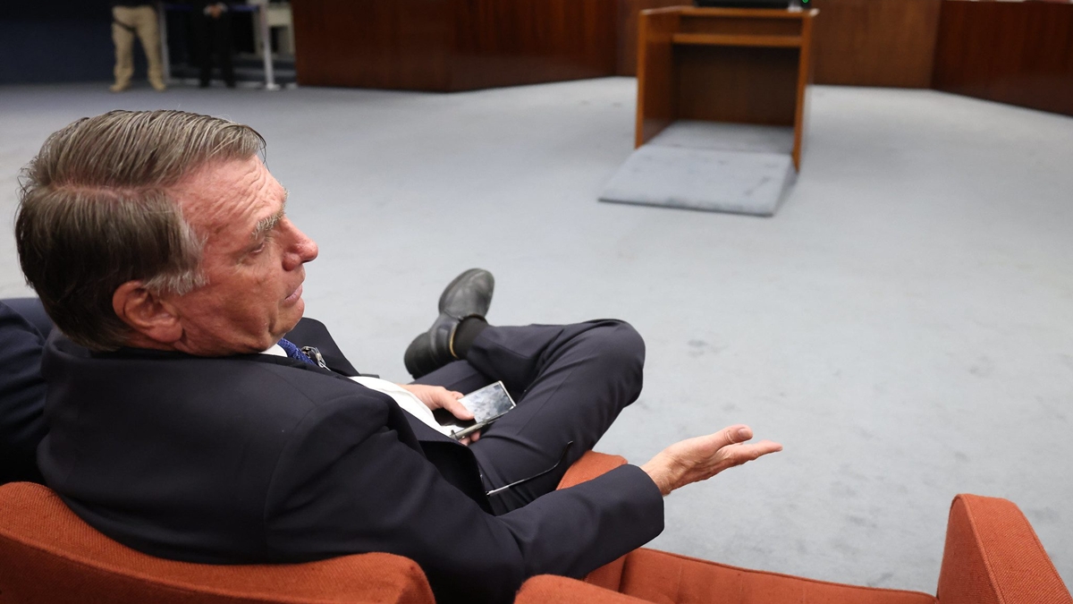 Bolsonaro teve pena de 27 anos de prisão