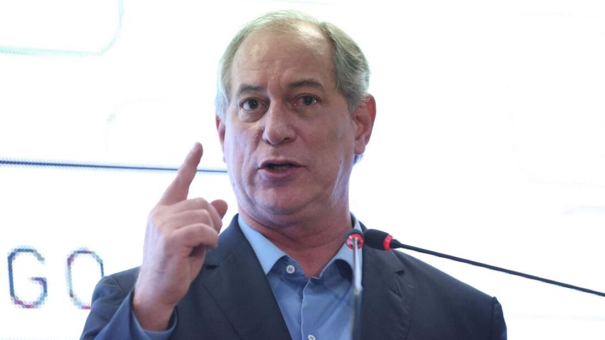 Ciro diz que há anos suporta em silêncio um "enorme lawfare"