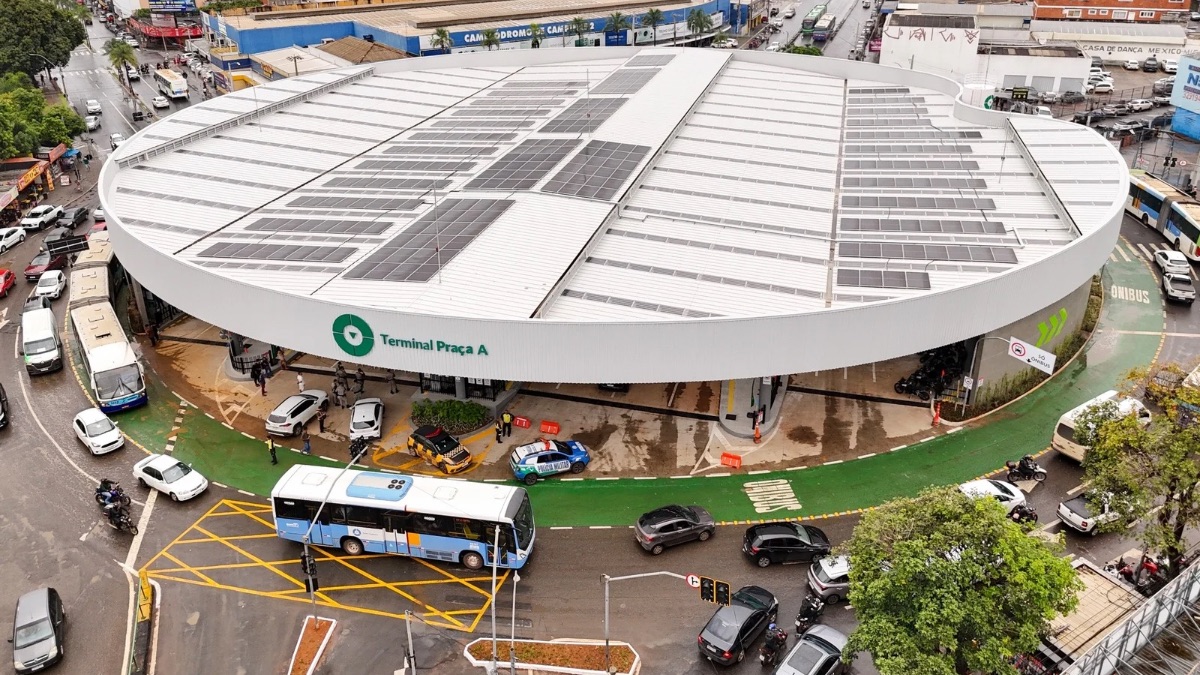 Governo entrega reconstrução do Terminal Praça A e 21 ônibus elétricos