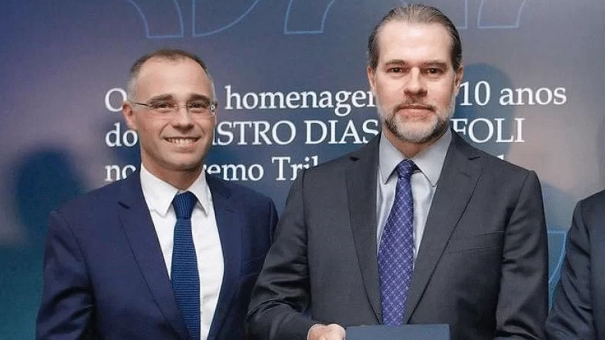 Toffoli deixa relatoria do caso Master e André Mendonça assume