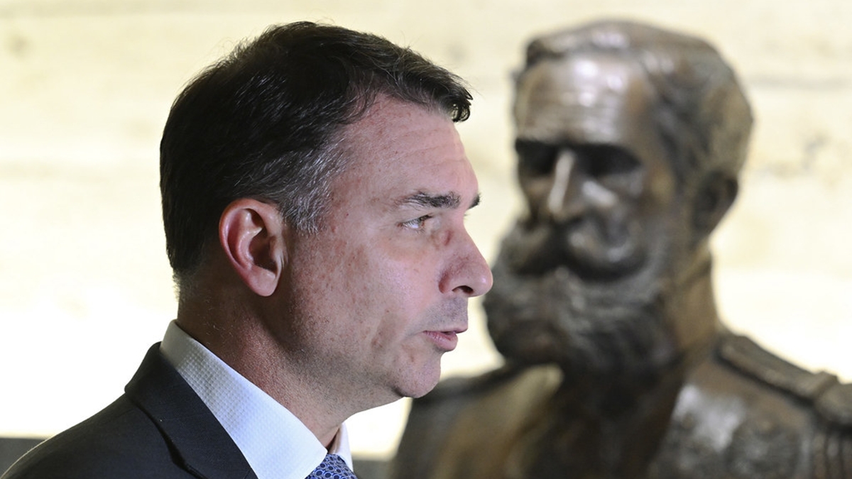 Flávio é do centrão (nem direita nem esquerda vão concordar)