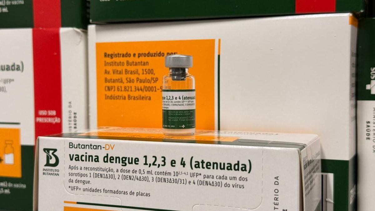 Prefeitura inicia vacinação contra dengue em profissionais da saúde de Goiânia