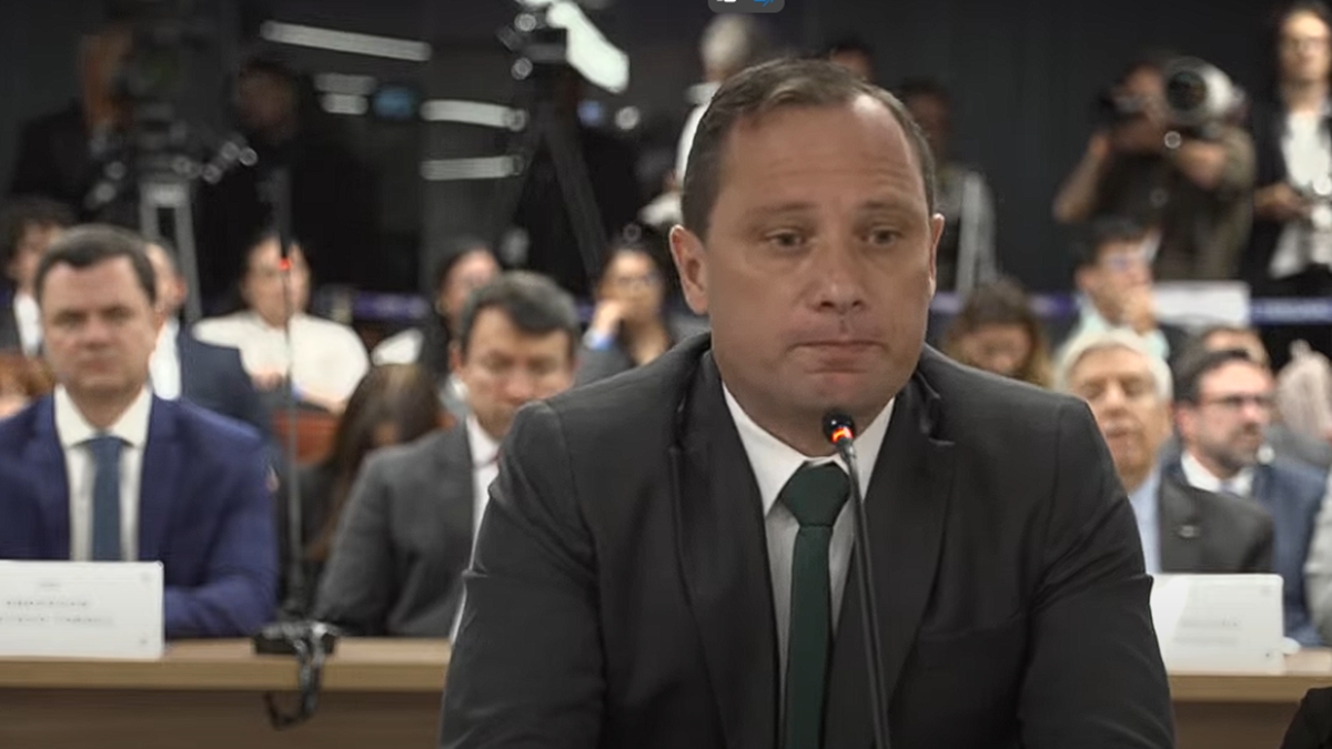 Ex-ministro teria tentado obter um passaporte português para Mauro Cid sair do Brasil
