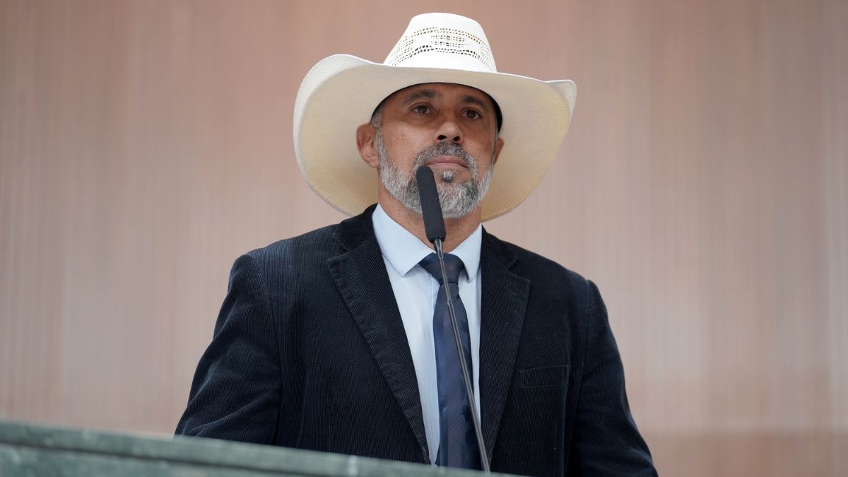 Deputado Amauri Ribeiro é impedido de usar tribuna da Alego por 30 dias