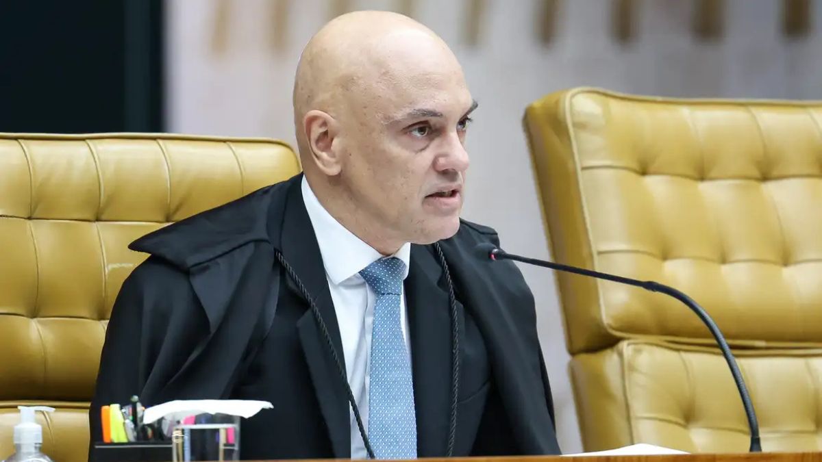 Por ordem de Moraes, PF faz busca por armas na casa de Bolsonaro