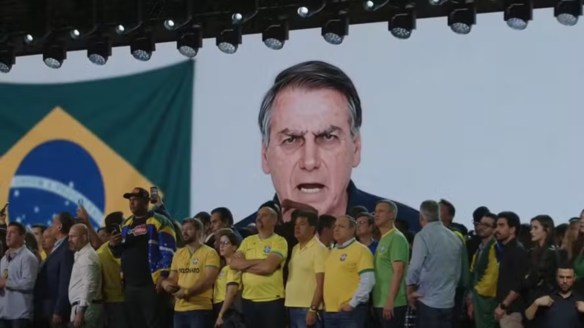Bolsonaro diz não ter autorizado vídeo feito por IA com sua imagem
