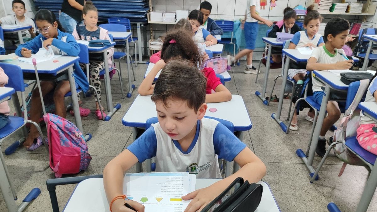 Servidores administrativos da Educação encerram greve em Goiânia
