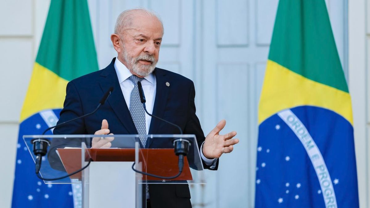 "Quem não deve, não teme", diz Lula após fuga de Flávio Bolsonaro